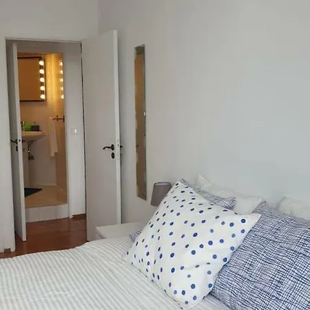 Modern Riverside - City Center Apartment Lisbon